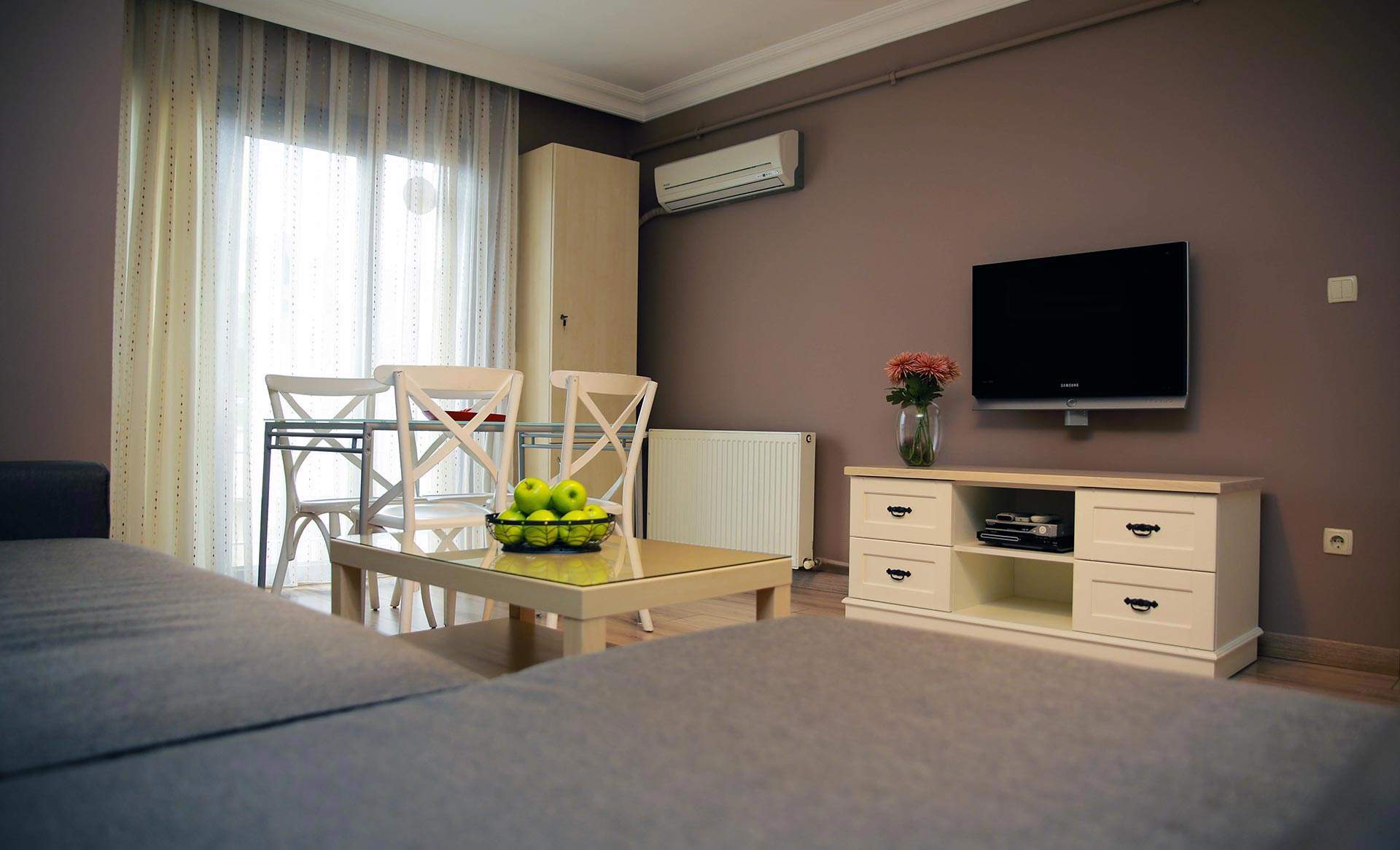 Deluxe Suite salon ve yemek alanı